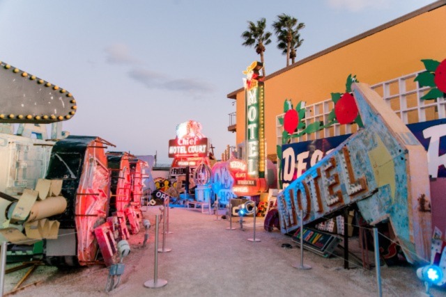 Make your old sign a piece of the Neon Museum 640x427